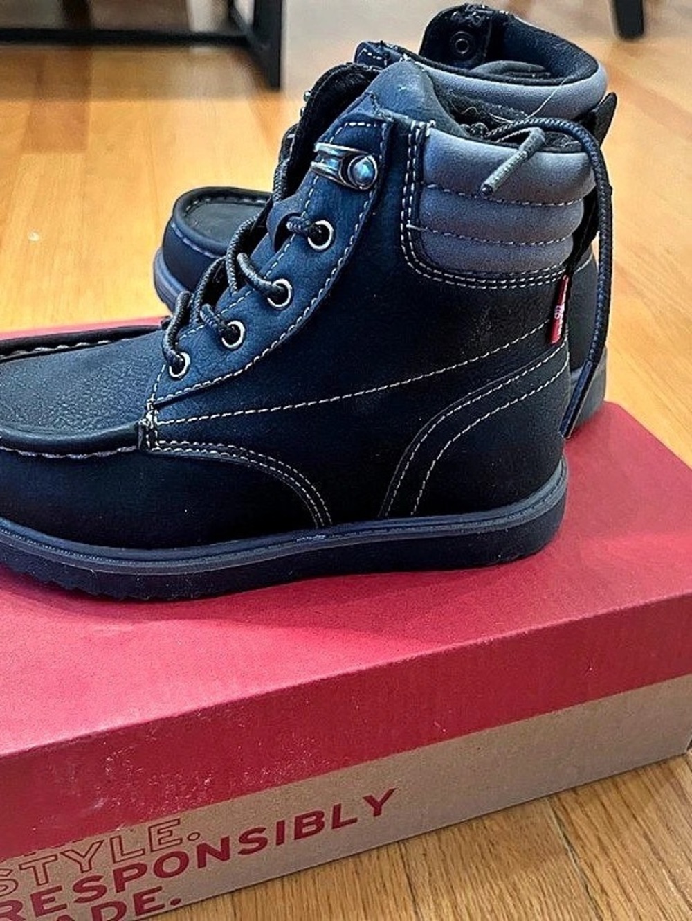 Levi's 548686-24A-1 KIDS Black Boots Boys US 11 Like New